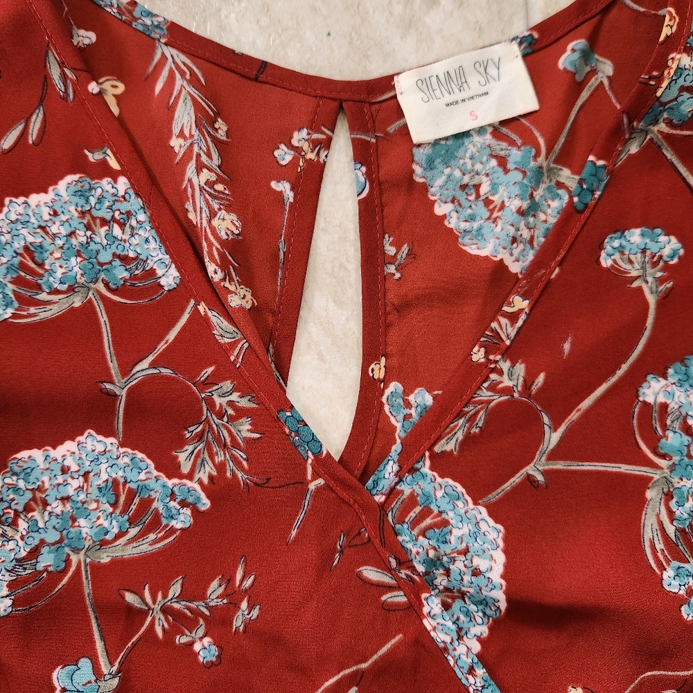 Sienna Sky Floral Bell Sleeve Blouse - Size Small - Picture 3 of 8
